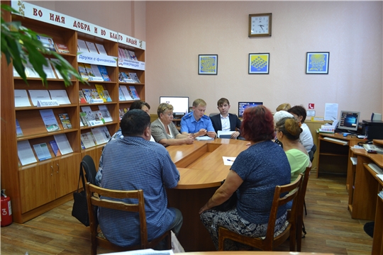 В Центральной библиотеке г. Канаш состоялся правовой час «Актуальные вопросы соблюдения экологического надзора»