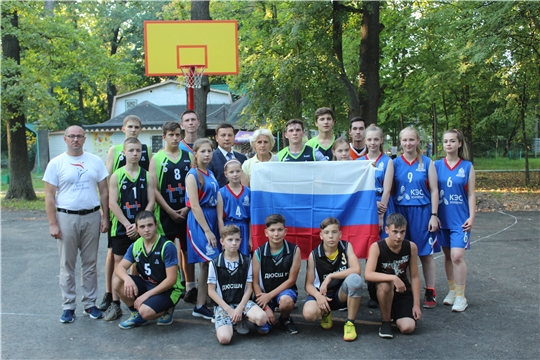 В День государственного флага России любители спорта города Канаш обзавелись новой баскетбольной площадкой