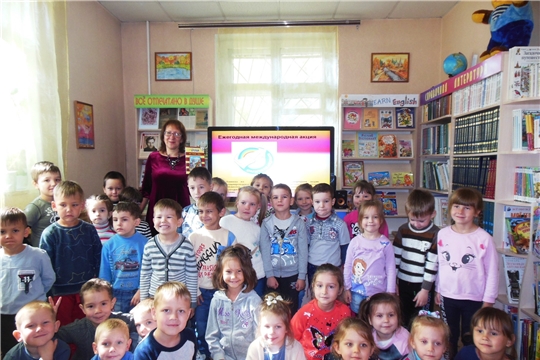Детская библиотека г. Канаш приняла участие в Международной акции «Книжка на ладошке»