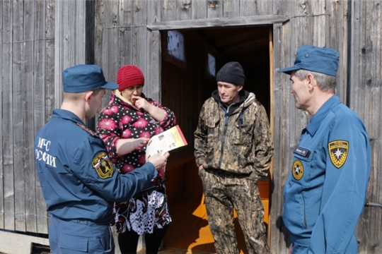 Жителям поселка Люля Батыревского района напомнили о пожарной безопасности