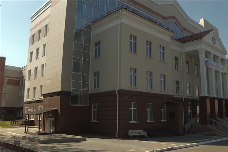 Председатель Правительства Чувашской Республики проинспектировал ход строительства многопрофильной поликлиники на проспекте Ленина.