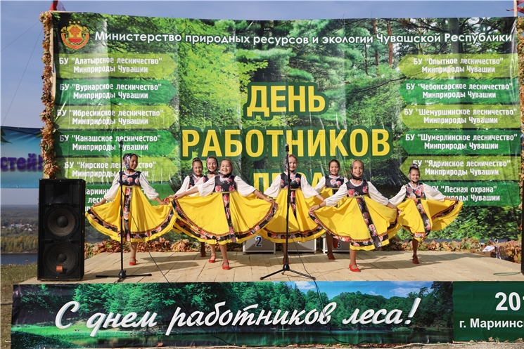 Глава Чувашии Михаил Игнатьев поздравил с профессиональным праздником работников лесопромышленной отрасли.
