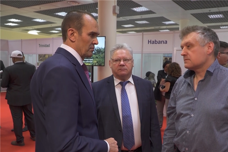 Михаил Игнатьев в Москве приветствовал участников X заседания Делового Совета Россия – Куба и посетил выставку «Куба в России – 2019».