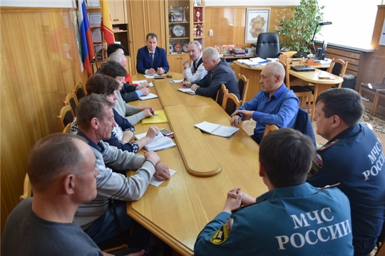 На планерке главы администрации города Шумерля Алексея Григорьева с коммунальщиками был рассмотрен вопрос о мерах по усилению пожарной безопасности в весенне-летний пожароопасный период