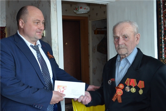 Ветераны Великой Отечественной войны принимали поздравления с наступающим Днем Победы от главы города Шумерля Сергея Яргунина