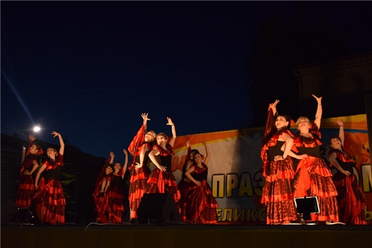 Праздничный концерт и красочный фейерверк стали кульминаций празднования Дня Победы в Шумерле