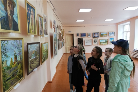 Юные художники посетили картинную галерею города Шумерля