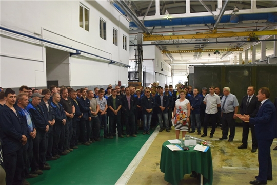 Трудовой коллектив Шумерлинского завода специализированных автомобилей принимал поздравления с 90-летним юбилеем предприятия