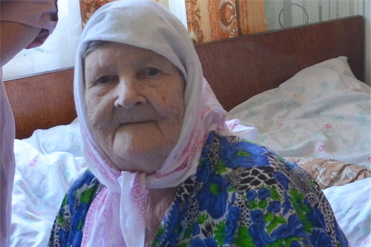Долгожительница города Шумерля Пелагея Петровна Наследникова принимала поздравление с 90-летием