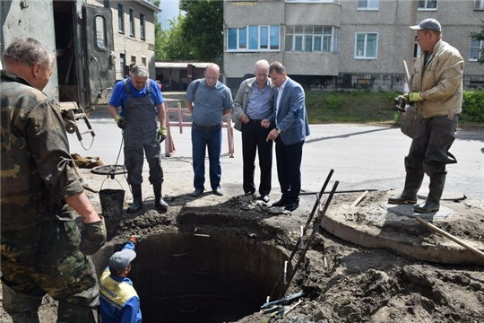 На магистральном водопроводе по ул. М. Жукова в Шумерле ведутся ремонтно-восстановительные работы