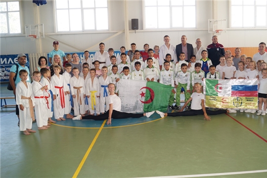 Юные футболисты Республики Алжир побывали в гостях у «олимповцев»