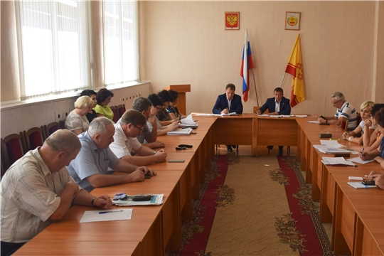 Глава администрации города Шумерля Алексей Григорьев представил депутатам информацию о реализации в муниципалитете национальных проектов