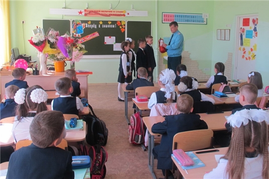 В образовательных учреждениях города Шумерля в первый учебный день прошли уроки безопасности