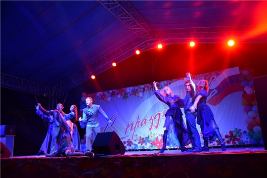 Большая концертная программа и фейерверк завершили празднование Дня города Шумерля