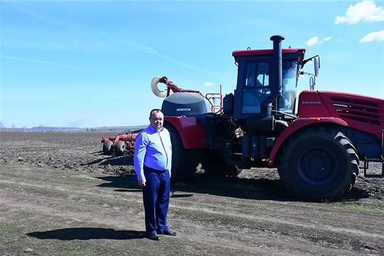 Сергей Горбунов ознакомился с ходом весенне-полевых работ в агрофирме «Пионер»