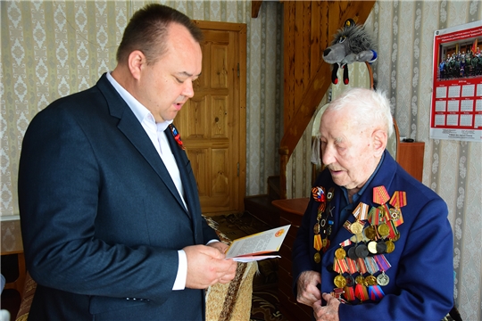 Глава администрации Ибресинского района Сергей Горбунов поздравил ветеранов Великой Отечественной войны