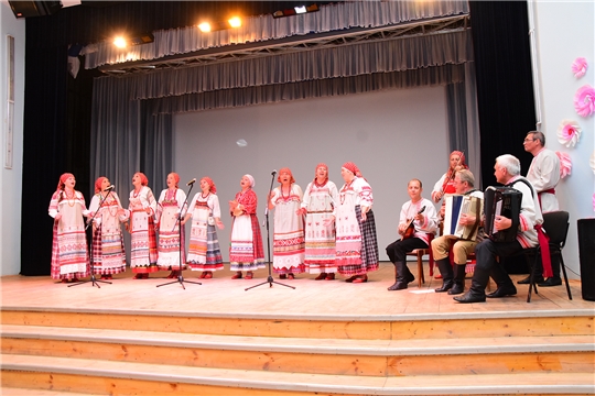 В Ибресинском районе выступил фольклорный ансамбль «Забава» из Московской области
