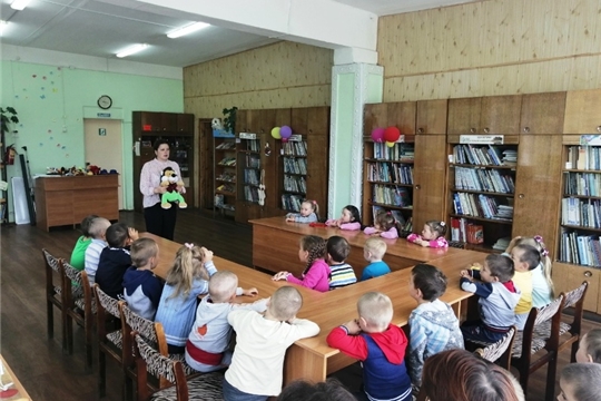 С воспитанниками детского сада «Рябинка» прошел библио-круиз «Прогулка по страницам любимых книг и журналов»