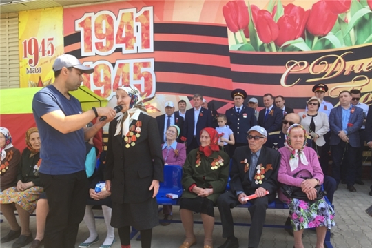 Министр Михаил Анисимов поздравил цивилян с Днем Победы
