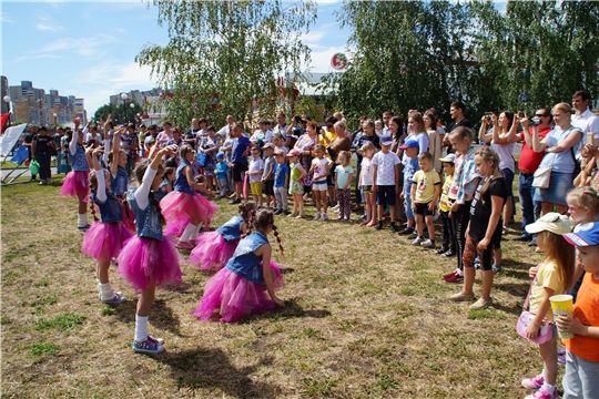 День республики-2019: праздник в чебоксарском сквере «Овас» объединил множество национальностей и культур