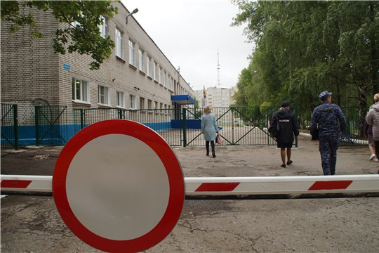 В Калининском районе за два дня приемку прошли 10 образовательных учреждений