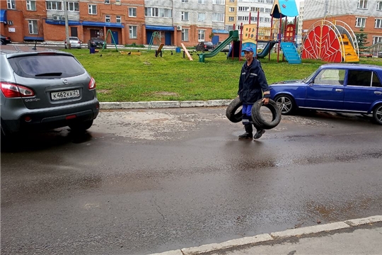 В Калининском районе г. Чебоксары с парковок во дворах вывезено 44 шины