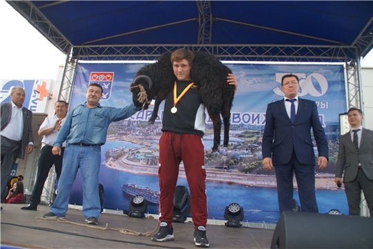 В День города в Калининском районе прошел турнир по национальной борьбе «Керешу»