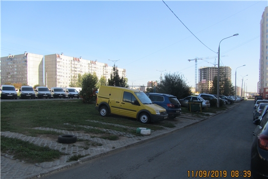 Калининский район: в ходе рейда по дворовым парковкам убрано 65 метров троса и цепей