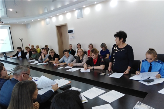 В Калининском районе состоялось расширенное заседание комиссии по делам несовершеннолетних и защите их прав