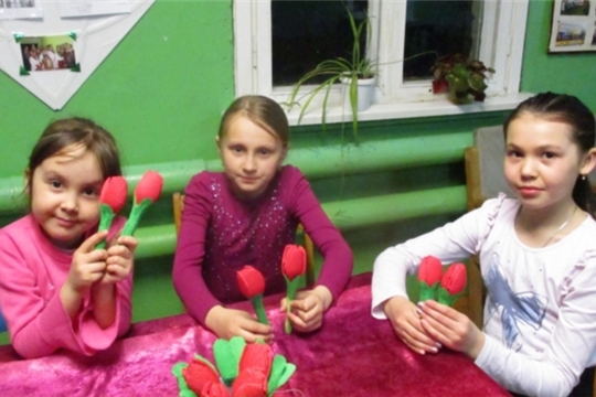 Очередное занятие кружка «Умелые руки» в Новопинерском СК - «Цветы – удивительные творения природы»