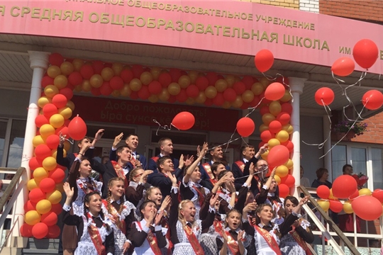 Торжественная линейка, посвященная празднику Последнего звонка, в Шихазанской школе