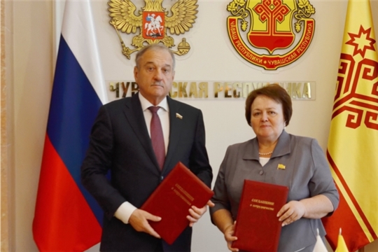 В Чебоксарах подписано Соглашение о межпарламентском сотрудничестве между законодательными органами власти Чувашской Республики и Кировской области