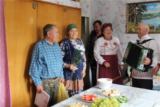 Юбиляры супружеской жизни – образец крепкой и дружной семьи