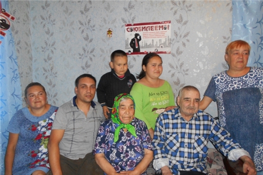 В рамках месячника «Честь и хвала старшему поколению» работники Шихазанского СДК посетили на дому ветеранов
