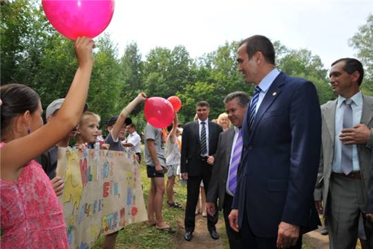 Церемония присвоения «Дубу – старейшине чувашских дубов» статуса Памятника живой природы
