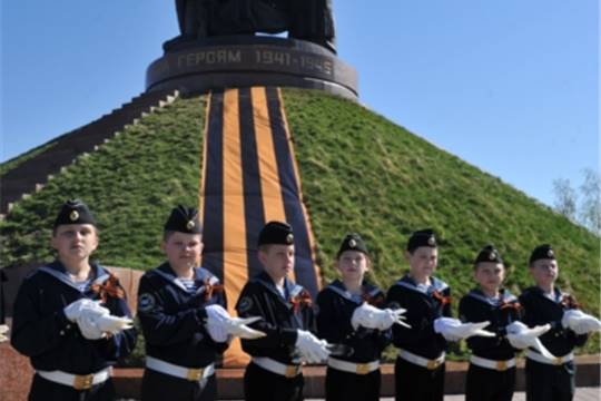 Глава Чувашии Михаил Игнатьев почтил память павших за Родину