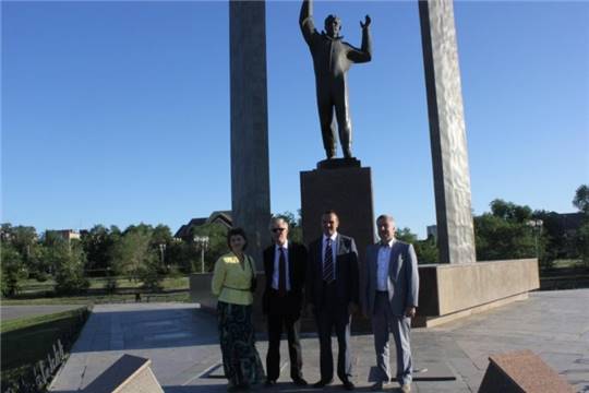 Михаил Игнатьев в Оренбурге посетил чувашское подворье в культурном комплексе «Национальная деревня»