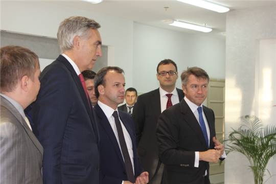 Аркадий Дворкович ознакомился с производством солнечных модулей на ООО «Хевел»