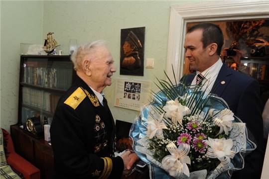 Глава Чувашии Михаил Игнатьев посетил героя Великой Отечественной войны, контр-адмирала в отставке, уроженца Порецкого района Михаила Бочкарёва