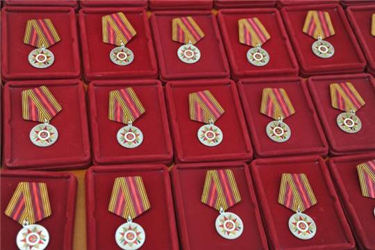 Глава Чувашии Михаил Игнатьев вручил юбилейные медали «70 лет Победы в Великой Отечественной войне 1941-1945 гг.»