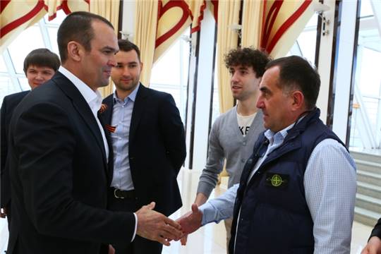 Глава Чувашии Михаил Игнатьев встретился с представителями предпринимательских сообществ страны – Ассоциации молодых предпринимателей России, сообщества «Бизнес-молодость» и некоммерческого партнёрства «Мегацель – лучший город»