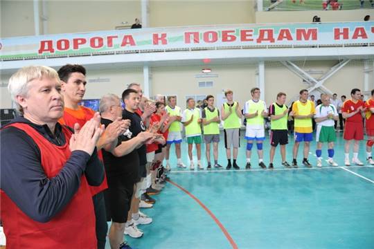 Глава Чувашии Михаил Игнатьев принял участие в республиканском турнире по волейболу, посвященном 70-летию Великой Победы