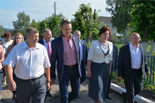 Врио Главы Чувашии Михаил Игнатьев посетил с рабочим визитом Вурнарский район, где проинспектировал деятельность Калининского психоневрологического интерната и Калининской специальной (коррекционной) общеобразовательной школы-интерната