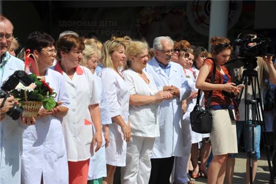 Торжественное открытие памятника врачу - детскому хирургу Николаеву Станиславу Николаевичу