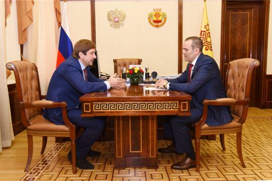 Рабочая встреча Главы Чувашии Михаила Игнатьева с президентом АО «Управляющая компания «Просвещение» Владимиром Узун