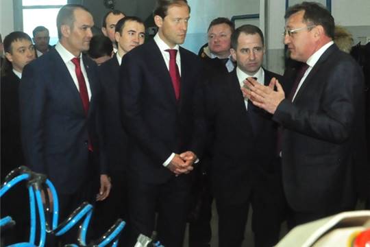 Денис Мантуров и Михаил Бабич посетили ОАО «Чувашторгтехника»
