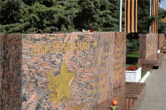 В День Победы Глава Чувашии Михаил Игнатьев возложил цветы к Вечному огню