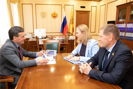 Рабочая встреча Председателя Кабинета Министров Чувашской Республики Ивана Моторина с директором макрорегиона Волга 1 ФГУП «Почта России» Еленой Зайцевой и директором УФПС Чувашской Республики Владимиром Тимофеевым