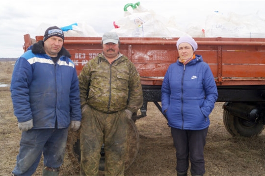 Хурçă тарктор кĕрлет, уй-хирте ĕç вĕрет