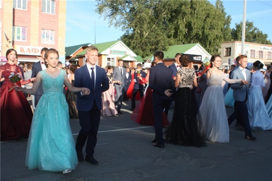 В селе Комсомольское прошел районный выпускной бал